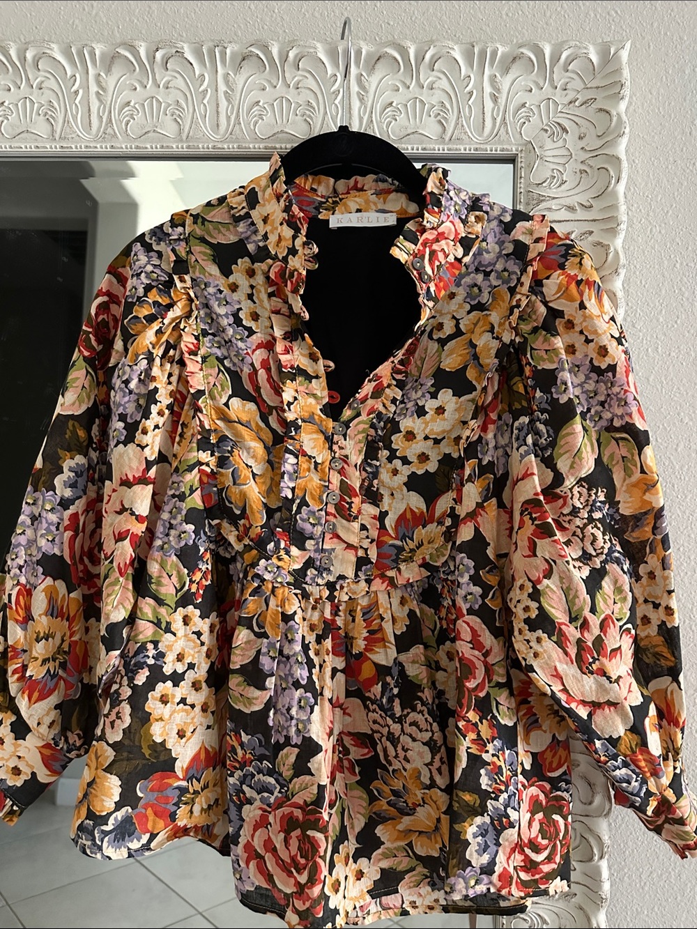 Karlie Floral Peasant Blouse in Black Multi